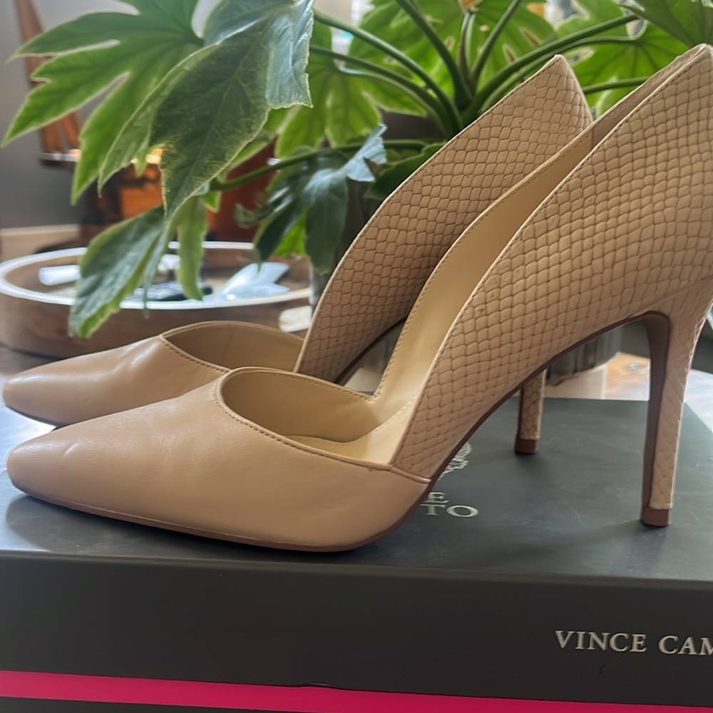 Vince Camuto Cream Heels Classic Pointed-Toe
